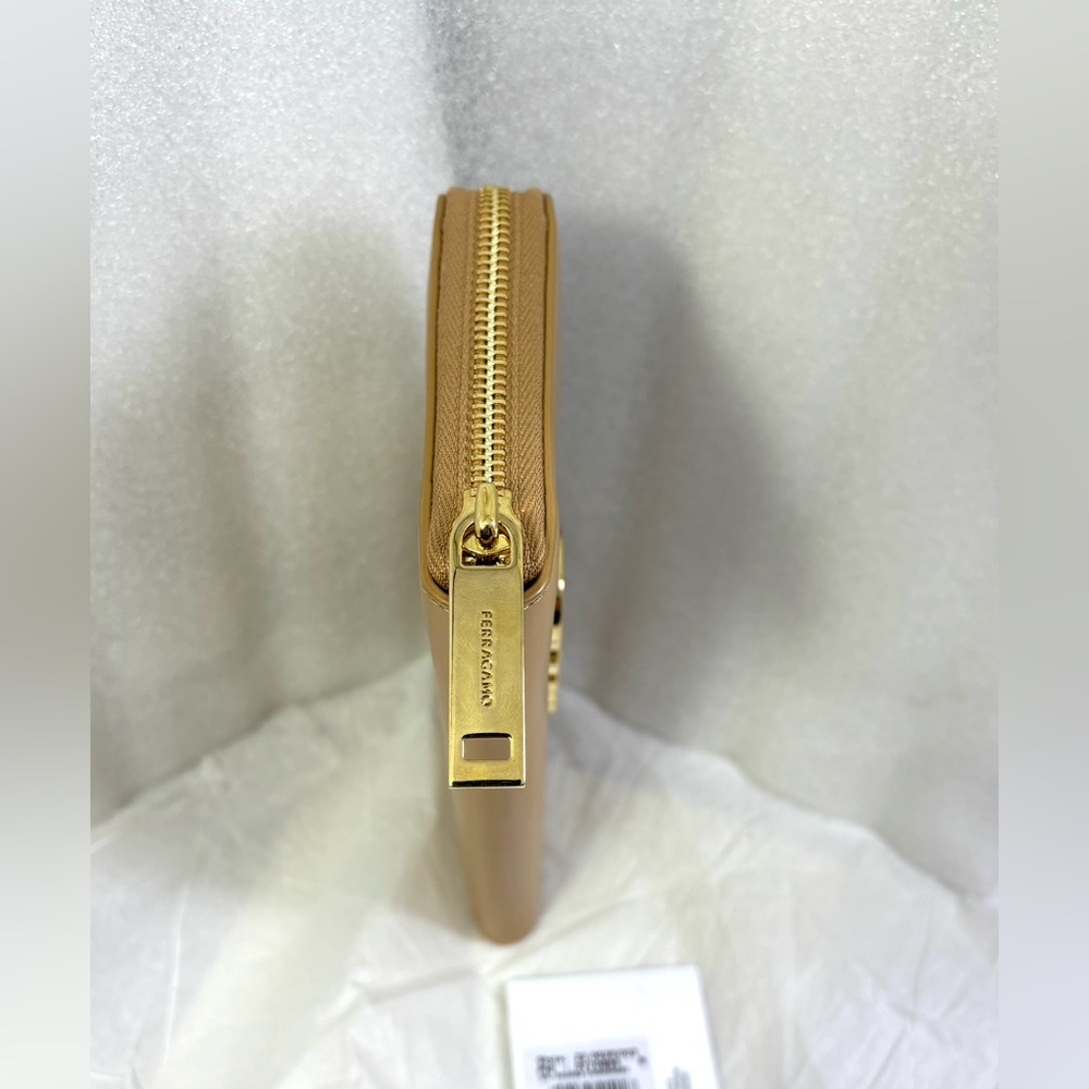 Salvatore Ferragamo Gancini Leather Zipper Continental Wallet. Light Camel. - Picture 7 of 13